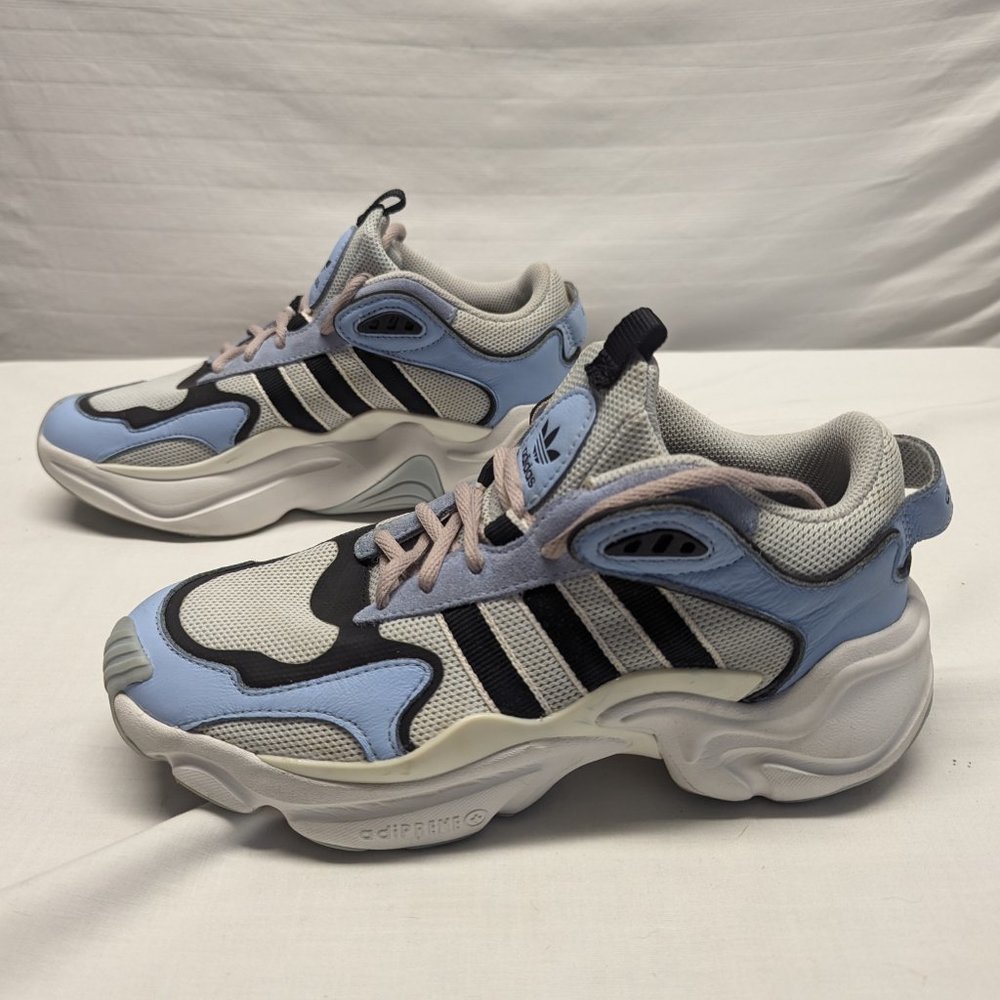 Adidas - Picture 2 of 8